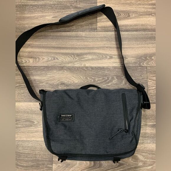 Swiss Gear Messenger / Laptop Bag. Adjustable strap Shoulder Pad - Picture 1 of 9